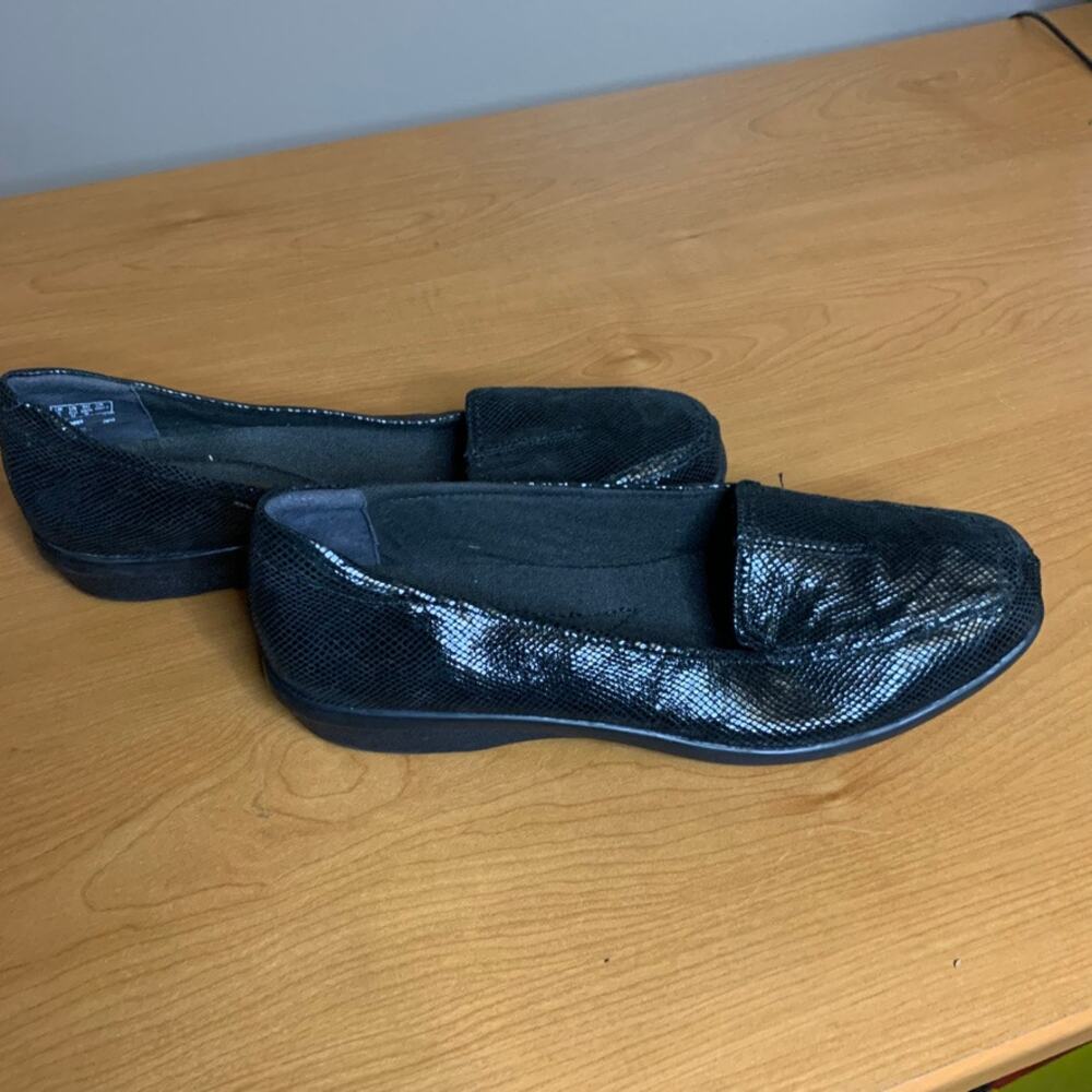 Women's Clarks Loafers 8.5M animal print black